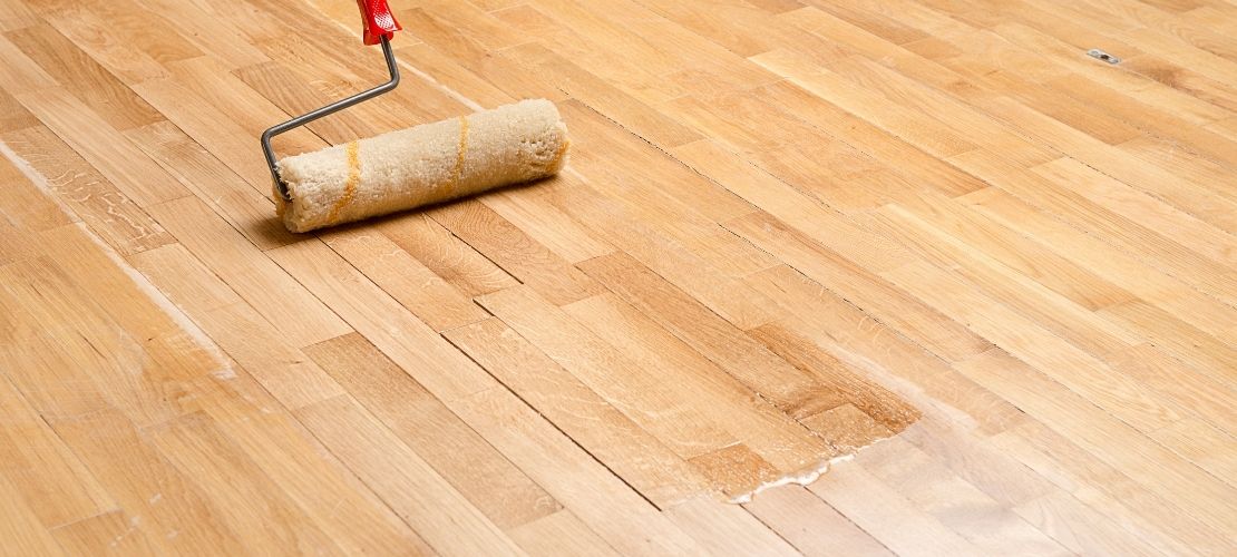 Le parquet vitrifié nécessite un nettoyage spécial